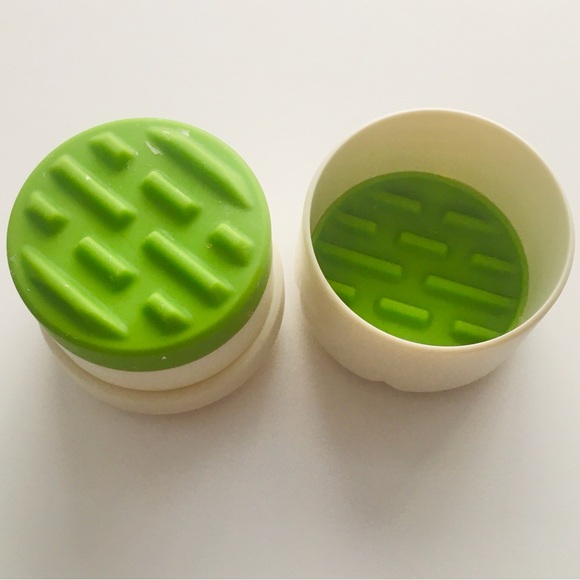 LP Chef'n Twist & Peel Garlic Peeler | Peels Multiple Cloves at One Time - Picture 4 of 7